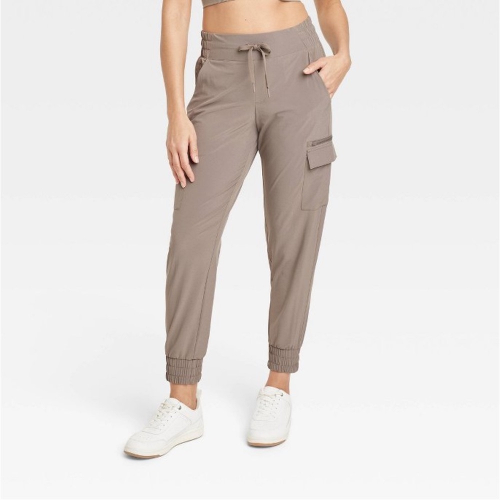 NWT! Women's Flex Woven Mid-Rise Cargo
Joggers - All In Motion' Beige XS